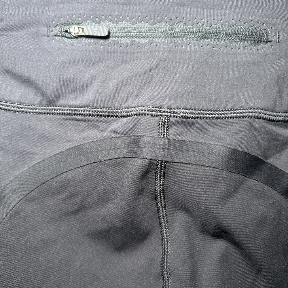 Lululemon Black Capri Legging Sz 4 - Picture 4 of 9